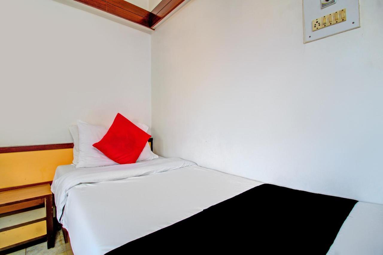Capital O 76484 Hotel Balwas International Мумбай Екстериор снимка