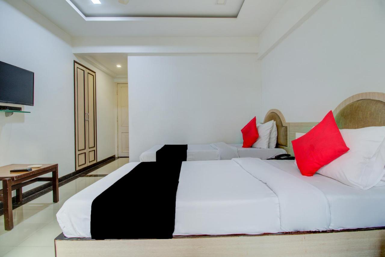 Capital O 76484 Hotel Balwas International Мумбай Екстериор снимка