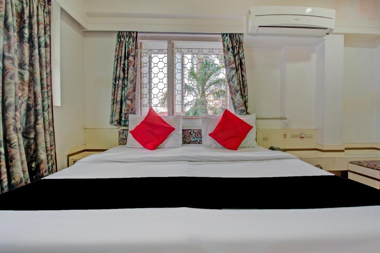 Capital O 76484 Hotel Balwas International Мумбай Екстериор снимка