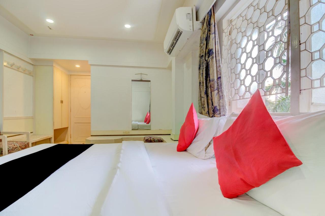 Capital O 76484 Hotel Balwas International Мумбай Екстериор снимка